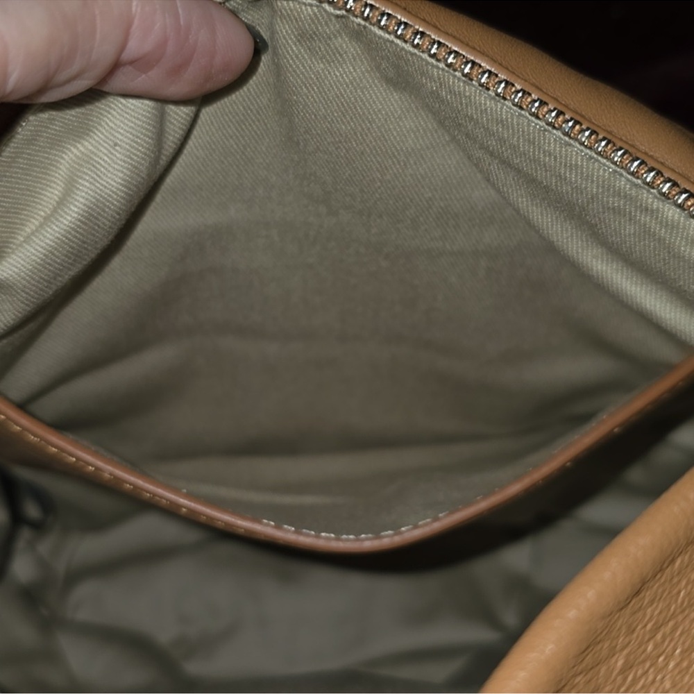 DKNY QUILTED SMALL KNOT
MODERNIST BAG CAMEL - Picture 9 of 12